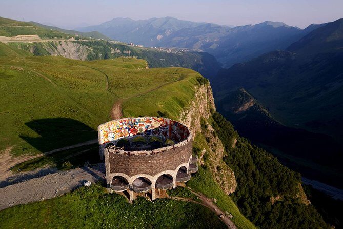 3-Day Hiking Group Tour in Kazbegi - Getting There and Getting Around: Minivan + 4x4 to Juta