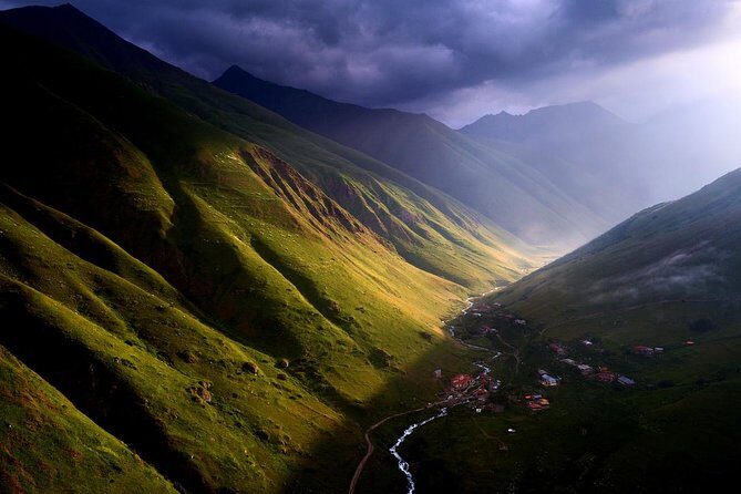 3-Day Hiking Group Tour in Kazbegi - Weather, Footwear, and Fitness: Your Real Decision Factors