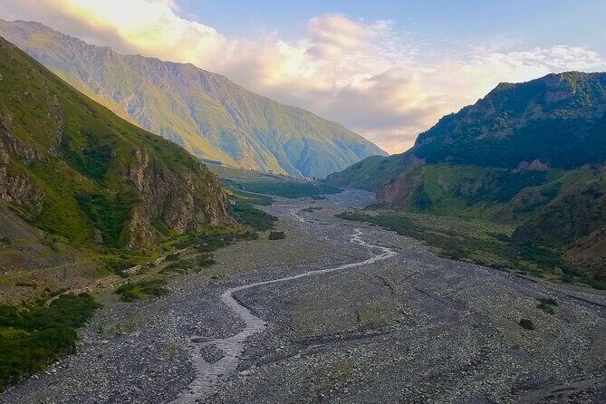 A day trip to Great Caucasian mountains - Gergeti Trinity Church at 2,200 m: The Kazbegi Viewpoint Stop