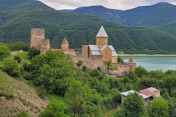 A day trip to Great Caucasian mountains - Tbilisi Pickup to Jinvali Reservoir: Getting Out of the City Fast