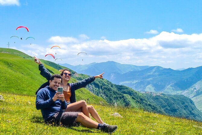 Best of Georgia - 3 or 4 days private tour with transfers and guide - Day 2 toward Kazbegi: Gergeti Trinity and the Soviet-era panorama stop