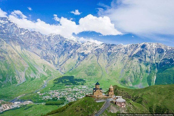 Bestseller Day Trip to Kazbeg/Gergeti Delicious Lunch at Rooms - Gergeti Trinity Church: Medieval Views and the Best Kind of Cold