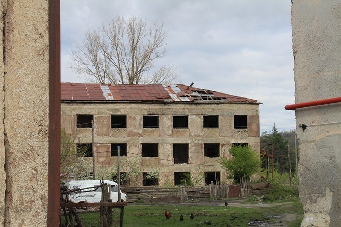 Chiatura. Soviet Past in the present. + Katskhi pillar - Chiatura: The Soviet Mining Town Where the Cable Cars Still Matter
