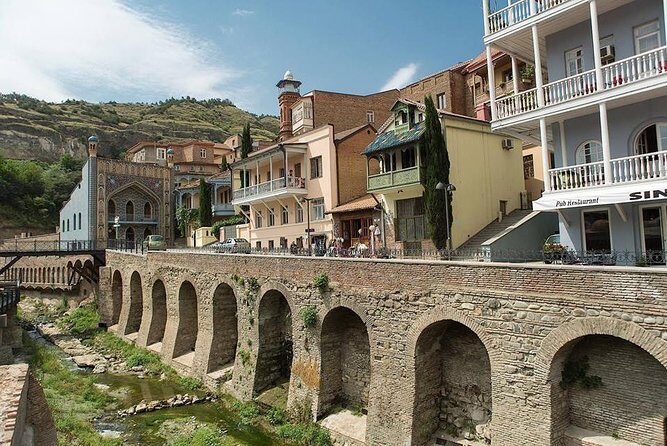 Classic Tbilisi Walking Tour - Guide Quality: Why the Tour Works Best With a Strong Host