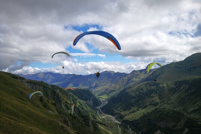 Cloudbase Paragliding in Gudauri, Georgia - How the flight actually works: tandem paragliding in 10–15 minutes