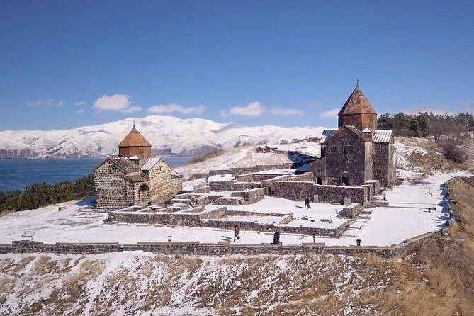 Day tour Armenia Dilijan and Sevan Lake from Tbilisi - Getting moving from Tbilisi: Marneuli’s war memorial and the border rhythm