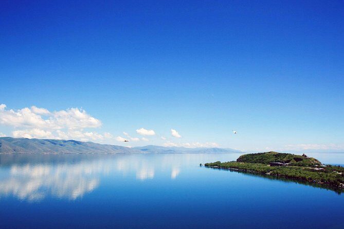 Day tour Armenia Dilijan and Sevan Lake from Tbilisi - Lake Sevan lunch with big views: why the Geghama Sea matters