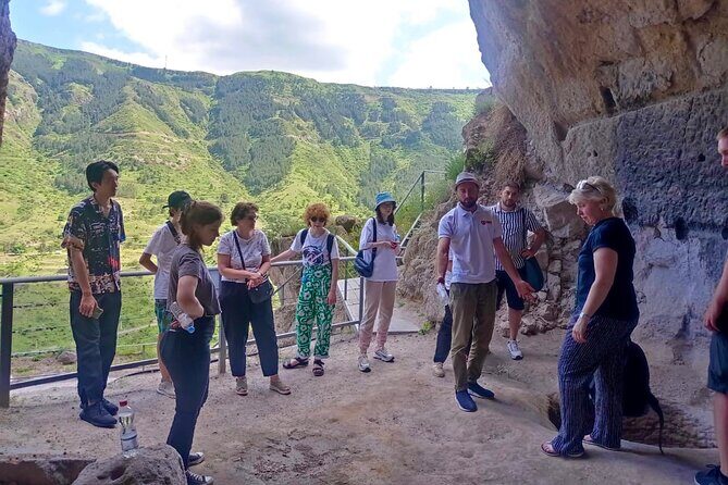 Day tour to Vardzia, Borjomi in Georgia - The guide + small-group setup: what English commentary feels like