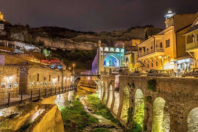 Explore Tbilisi Full Day Tour ( 3KM stroll rest by the car) - Khinkali House in Avlabari: The Lunch Stop That Changes Your Day