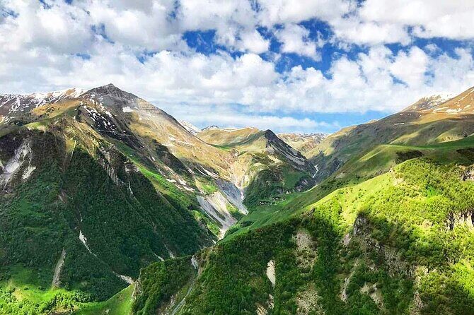 From Tbilisi: Kazbegi Ananuri Gudauri and Trusso Valley by 4x4 - Getting on the road: meeting point, timing, and group flow