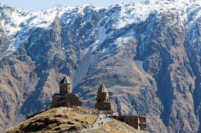 From Tbilisi: Kazbegi Day Tour, Gergeti Trinity, Ananuri &Gudauri - Ananuri Fortress: 17th-century walls and 18th-century power shifts