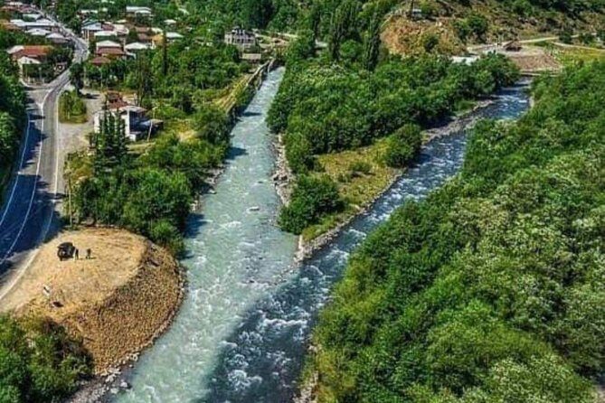 Full-Day Kazbegi - Stepantsminda, Gudauri Private Guided Tour - Gudauri in real terms: cable cars vs Traventinses