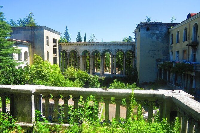 Gelati, Prometheus, Sanatoriums and Wine tour - Gelati Monastery with a conservation timing twist