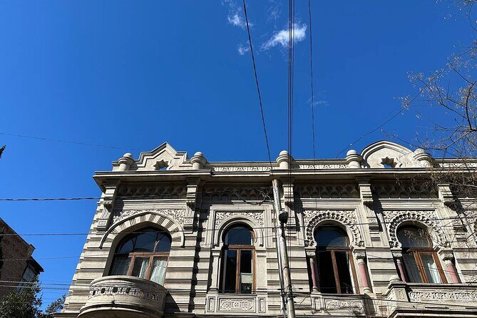 Jewish Heritage Walking Tour with Kosher Wine Tasting - Getting there and moving through the city without fuss