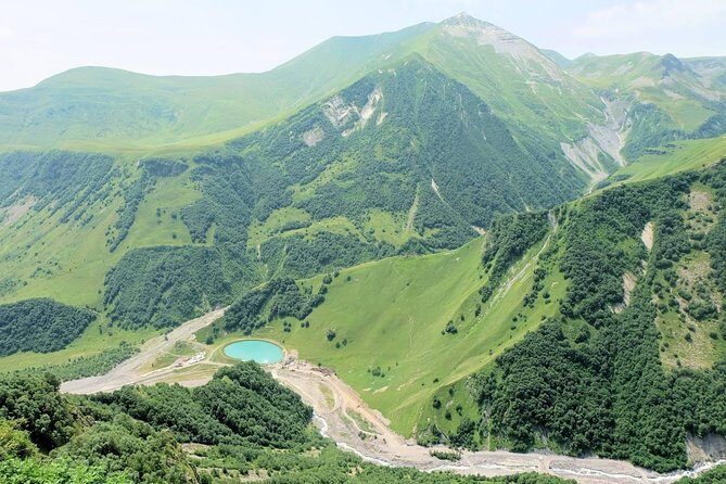 Kazbegi-Ananuri-Gergeti Private Tour - Stop 3: The Russian-Georgian Friendship Monument and the 1783 treaty story