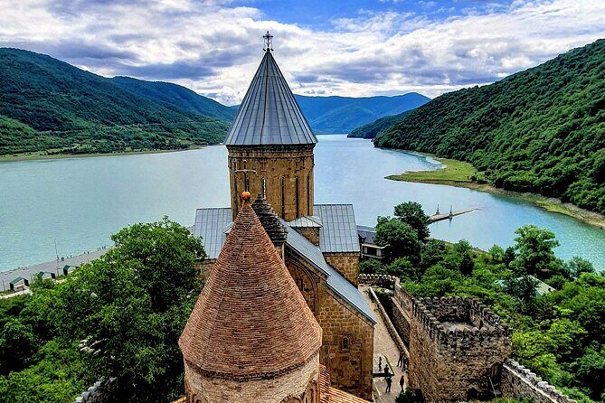 Kazbegi full day private tour + LUNCH - Ananuri Fortress Ensemble: fortress walls over reservoir views