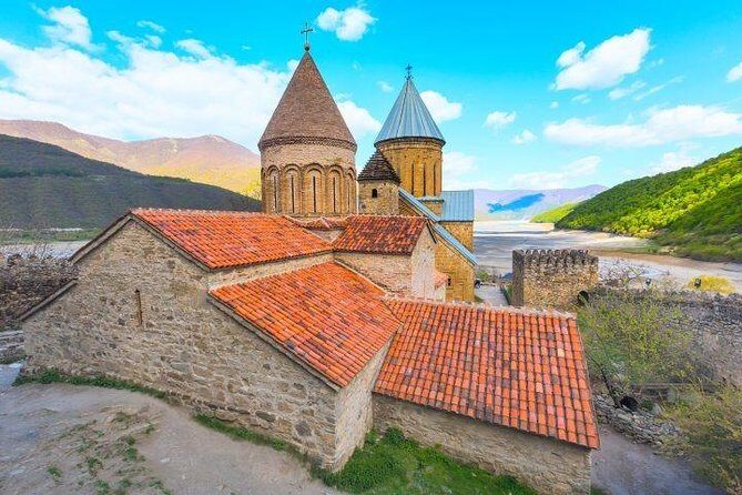 Kazbegi Full-Day Private Tour with Scenic Stops from Tbilisi - The Aragvi River pause and the Friendship Monument stop