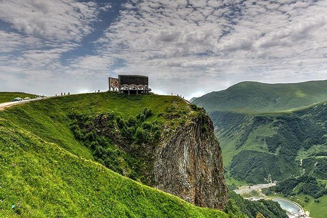 Kazbegi Full-Day Private Tour with Scenic Stops from Tbilisi - Ananuri Castle Ensemble on the Aragvi River: why this stop matters