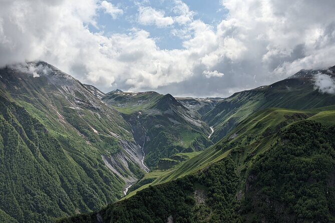 Kazbegi Gudauri and Ananuri Mountains Private Day Trip - Russian-Georgian Friendship Monument: Fast Views, Good Photo Time