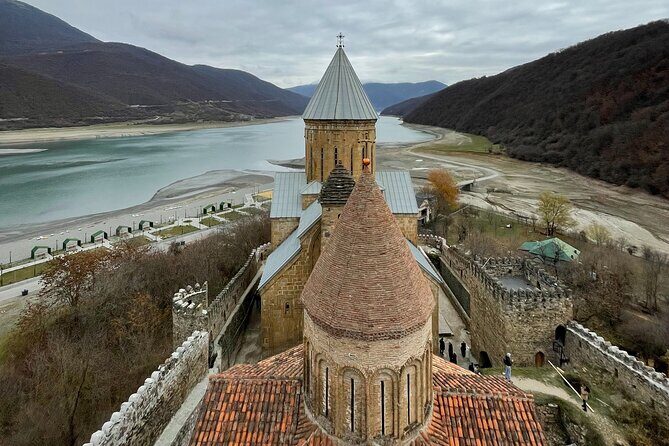 Kazbegi & Gudauri group tour from Tbilisi - Stop 1: Zhinvali Reservoir for Photos and a Souvenir Bazaar
