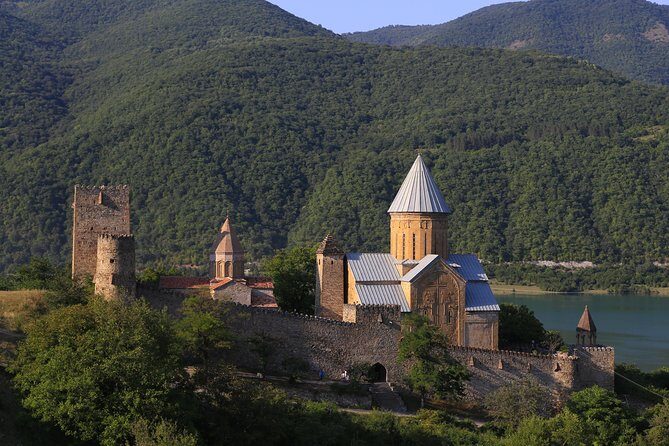 Kazbegi MOUNTAIN Tour (GLORY OF THE NATURE) + MANY NEW LOCATIONS - Zhinvali Dam, the Aragvi River, and Ananuri’s fortified ensemble