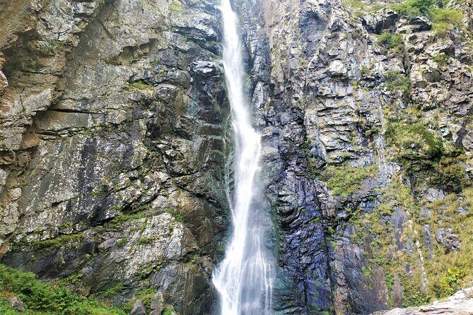Kazbegi Tour with Gergeti Church, Waterfall Hike & Hidden Gems - The point of this Kazbegi day trip: speed with structure