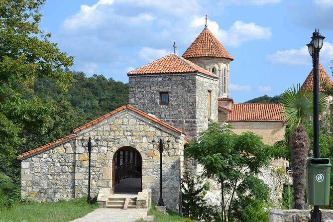 Kutaisi: Bagrati & Motsameta Religious Heritage Tour - The guides: what good storytelling adds to your photos