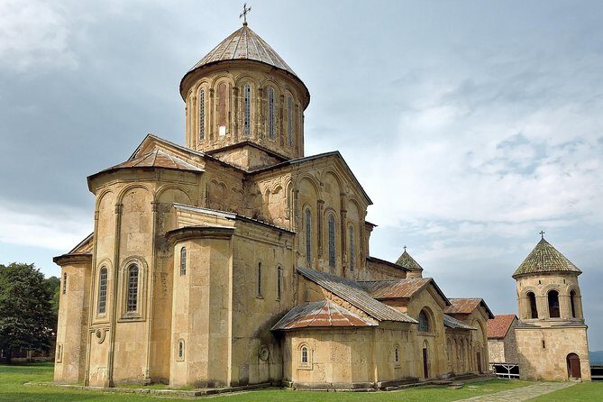 Kutaisi: Bagrati & Motsameta Religious Heritage Tour - Stop 1: Motsameta Monastery and why the views feel spiritual