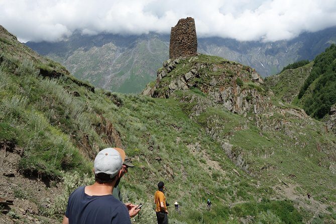 Military Road Marvels: Ananuri, Kazbegi & Khinkali Masterclass - Pasanauri Supra and the Khinkali Masterclass: Food You Can Taste