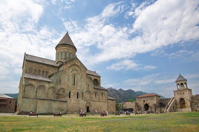 Mtskheta, Ananuri, Gudauri and Kazbegi Full Day Tour from Tbilisi - Jvari Monastery: that rivers-confluence viewpoint makes sense