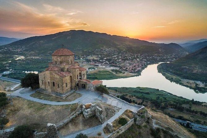 Mtskheta - Jvari - Samtavro, the cradle of Georgian Christianity. (group tours) - Stop 1: Jvari Church and the walk that sets the tone