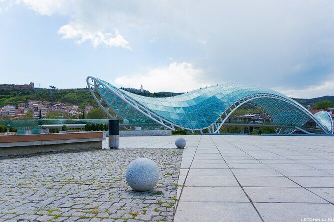 Old tbilisi walking tour & wine tasting - Legvachtahvi Gorge and Sulfur Bath No 5: where the city smells like a story