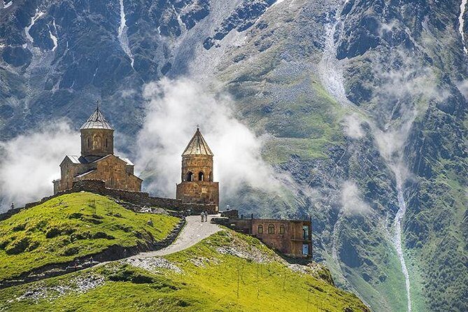 Private 5-Day Tours & Transfers from Tbilisi to Top Georgia Spots - Kakheti Wine and Bread-Making Day: Qvevri Culture, Sighnaghi Walls, and Bodbe