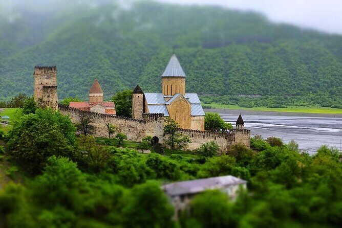 Private day Tour from Tbilisi to Kazbegi and Gudauri - What the Guide Adds: Photos, Punctuality, and Those Little Ride Details