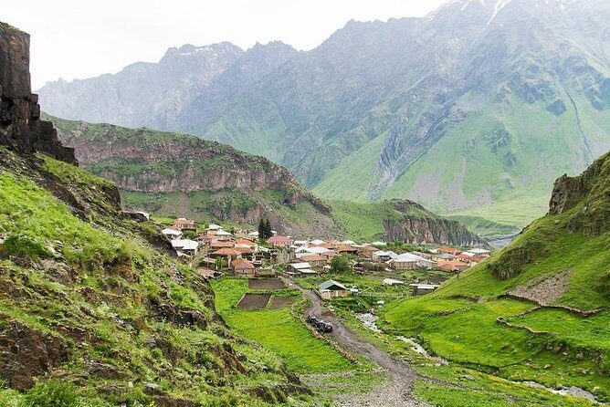 Private day tour in Kazbegi (Stepantsminda) - Gudauri at 3,000m: Views and Summer-Winter Choices