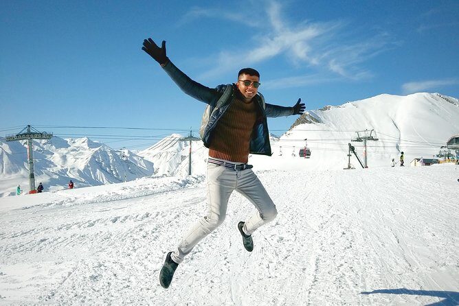 Private Full Day Tour In Kazbegi - Gudauri (Paragliding & Rafting) - Stop 2: Ananuri Fortress Ensemble and the Aragvi dukes