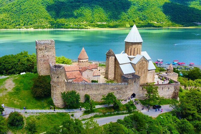 Private Kazbegi and Gudauri Mountain Tour - Ananuri Castle Ensemble: Fortress Views Over the Aragvi