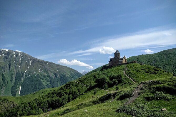 Private Kazbegi Tour: Gergeti, Ananuri & Scenic Views - Stop 3: Pasanauri for Khinkali and a River-Crossing Moment