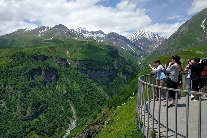 Private Kazbegi Tour: Gergeti, Ananuri & Scenic Views - Stop 4: Gudauri Ski Resort Panorama and Fresh-Air Timing