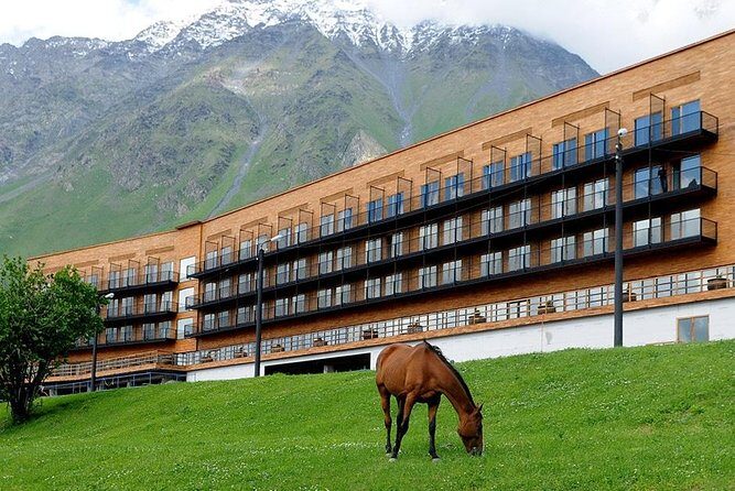 Private Tour Ananuri-Kazbegi-Gudauri - Gudauri Ski Resort: sports when possible, views when not