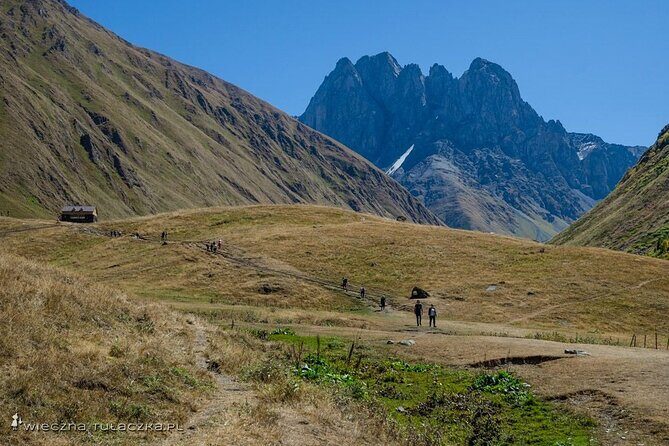 Round Trip Bus Transfer to Juta from Kazbegi - Where you meet and how the ride feels