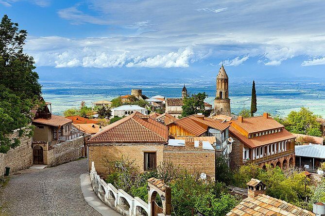 Sighnaghi city of love Private tour with Wine tasting - Wine tasting in Signaghi: what you’re really buying