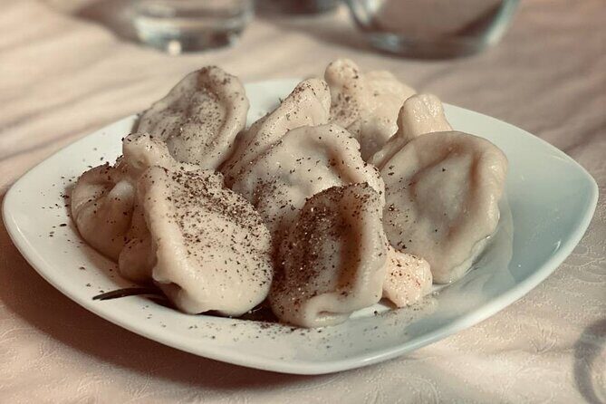 Taste of Georgia. Cooking-Class Khinkali, Khachapuri and more - What happens first: Georgian khinkali from dough to sealed dumplings