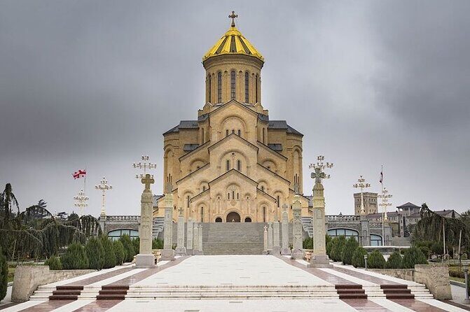 Tbilisi City Tour, Most Popular Tourists Destinations In The Capital Of Georgia - Shardeni Street and Kartlis Deda: The Human-Scale Tbilisi