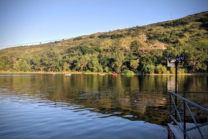 Tbilisi Lakes and Sightseeing tour - Vake Park and the WWII memorial: green hills with weight