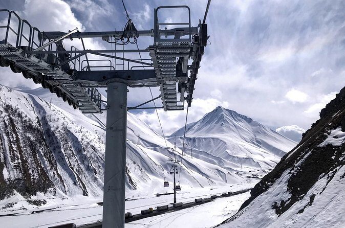 Tbilisi to Gudauri Stepantsminda Private Transfer - The Jvari Viewpoint and the Russian-Georgian Friendship Monument: Big Moments on the Way