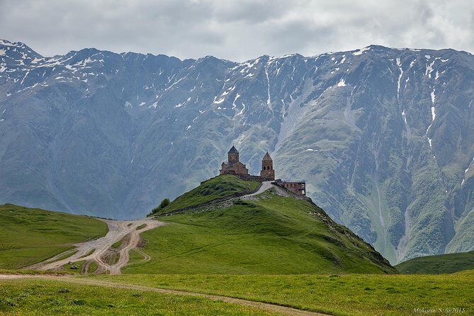 To The Majestic Kazbegi Full Day tour - Ananuri Fortress Ensemble: medieval stone above the Aragvi