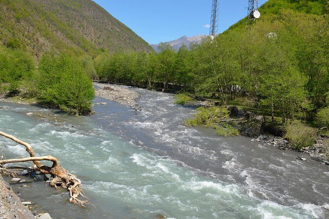 Tour to Kazbegi: Georgian Military Road – Ananuri – Gudaury – Kazbegi - Starting in Tbilisi: Comfortable Transport and a Small Group Pace