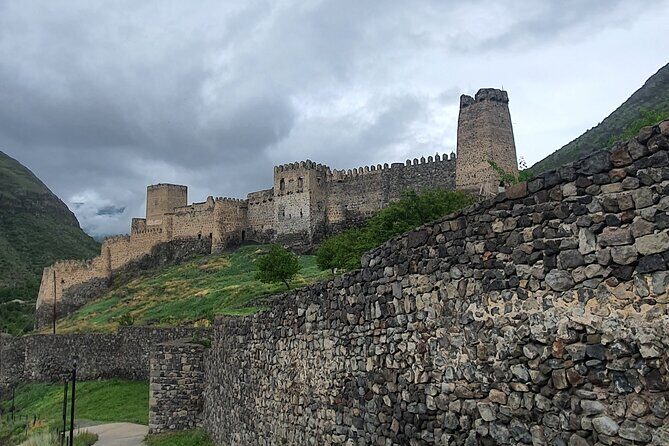 Vardzia. Lake Paravani, Khertvisi & Lomisa castle, Rabati - Rabati (Lomisa) Castle in Akhaltsikhe: A Fortress as a Cultural Hub